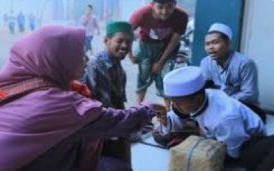 PERAN IBU BAPAK UNTUK ANAKNYA YANG MONDOK